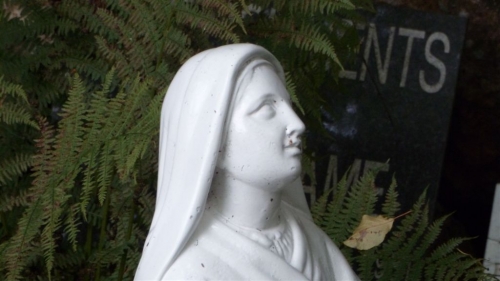 Thirimont (Waimes)  lourdesgrot  foto 05  Bernadetje   aug 2011.JPG