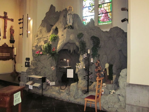 roeselare - o l v kerk Sint-Hubrechtsstraat.jpg