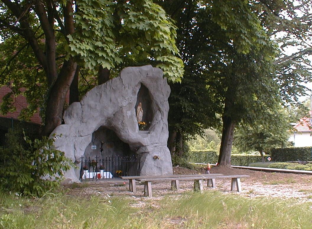 O L V grot Kraainem 02 06 2005     foto 1  