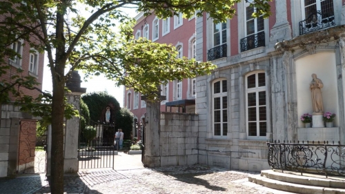 Eupen  lourdesgrot Marktplatz Maison de retraite  foto 01   aug 2011.JPG