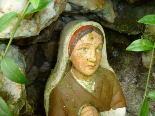 Neidingen (Sankt Vith)  lourdesgrot  foto 06  Bernadetje   aug 2011 .JPG