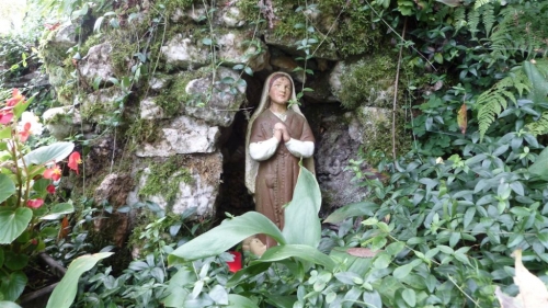 Neidingen (Sankt Vith)  lourdesgrot  foto 05  Bernadetje   aug 2011.JPG
