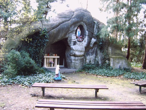 Kalmthout kerk Grot8