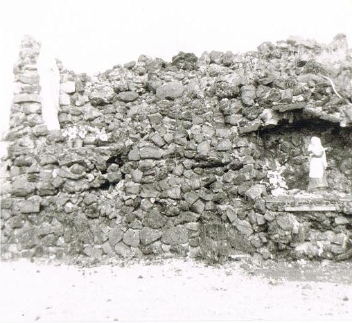 Grazen langs de kerk opgericht in 59
