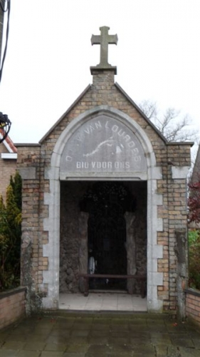 Beveren aan de Ijzer  Kallestraat lourdesgrot in kapel  foto 01   nov 2010.JPG