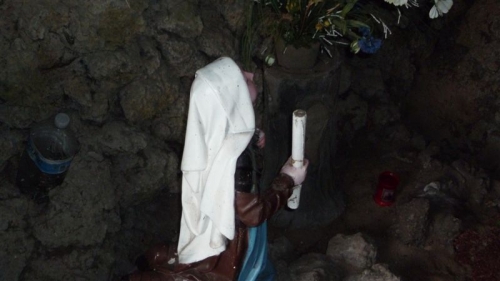 Beveren aan de Ijzer  Kallestraat lourdesgrot in kapel  foto 05  Bernadetje   nov 2010.JPG