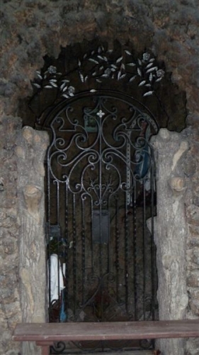 Beveren aan de Ijzer  Kallestraat lourdesgrot in kapel  foto 03   nov 2010.JPG