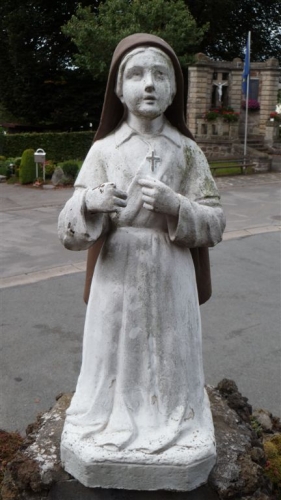 Lommersweiler (Sankt Vith)  lourdesgrot  foto 04  Bernadetje   aug 2011.JPG