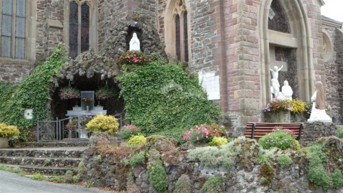 Lommersweiler (Sankt Vith)  lourdesgrot  foto 02   aug 2011.JPG