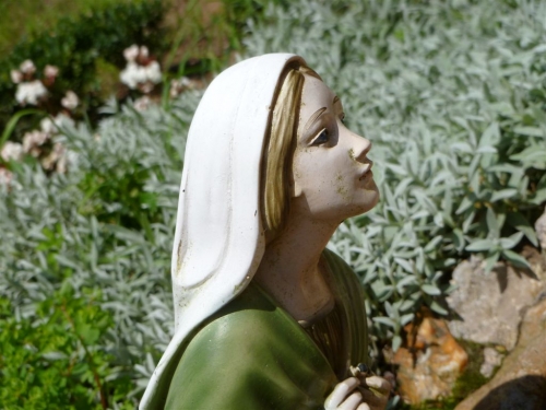 Mont (Malmédy)  lourdesgrot  foto 04  Bernadetje   aug 2011.JPG