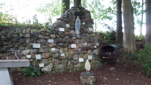 Francheville (Stavelot)  lourdesgrot  foto 02   aug 2011.JPG
